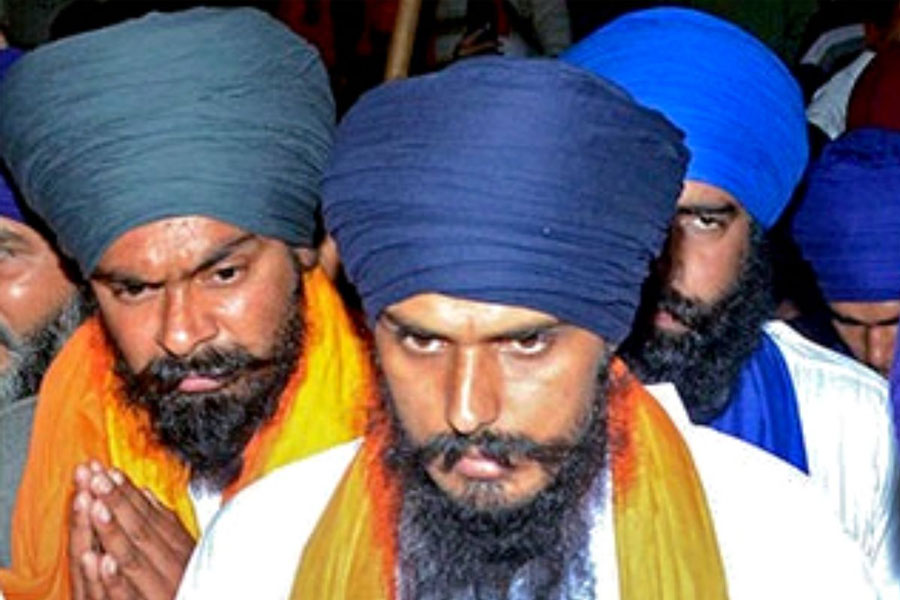 Two jailed MP Amritpal Singh and Engineer Rashid took oath in Parliament after winning respective seats