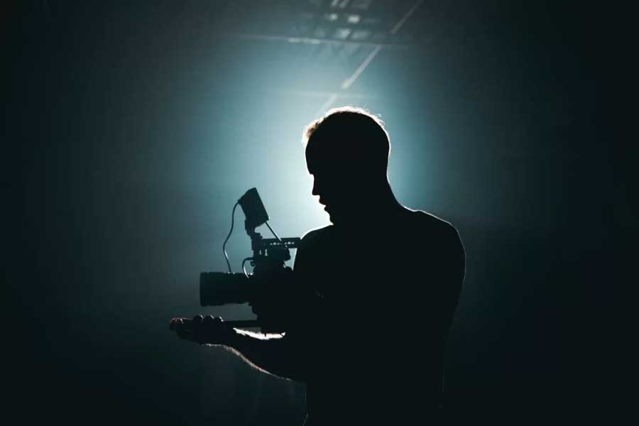 ছবি মুক্তির আগে তার প্রচারের জন্য বিপুল পরিমাণ অর্থ খরচ করেন প্রযোজকেরা। কিন্তু ছবির ব্যবসার কথা মাথায় রেখে নাকি সেখানেও নম্বর নিয়ে খেলা করেন প্রযোজকদের একাংশ।