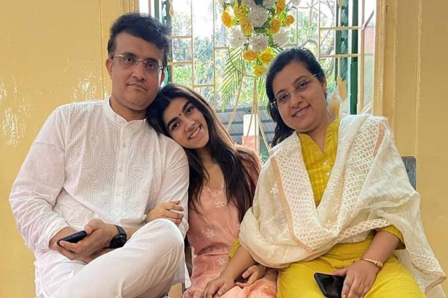Image Of Sourav Ganguly, Sana Ganguly, Dona Ganguly