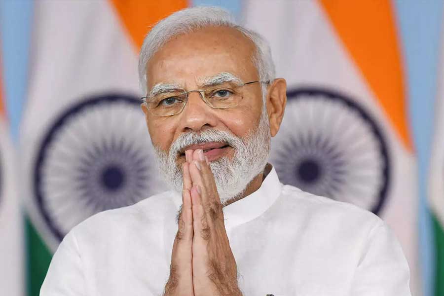 দু’দিনের রাশিয়া সফরে গিয়েছেন ভারতের প্রধানমন্ত্রী নরেন্দ্র মোদী। ২০১৯ সালের পর পাঁচ বছরে এই প্রথম তিনি রাশিয়া গেলেন। মোদীর রাশিয়া সফরের দিকে নজর রয়েছে পশ্চিমি দুনিয়ার।