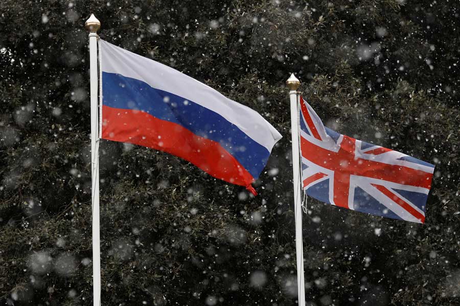 ভারত আক্রমণের চেষ্টা করলেও রাশিয়ার ‘শত্রু’ কিন্তু ভারত ছিল না। তারা সে সময়ে শত্রু হিসাবে দেখেছিল ব্রিটেনকে। ভারত থেকে ব্রিটিশরাজ উৎখাত করতে চেয়েছিল রাশিয়া।