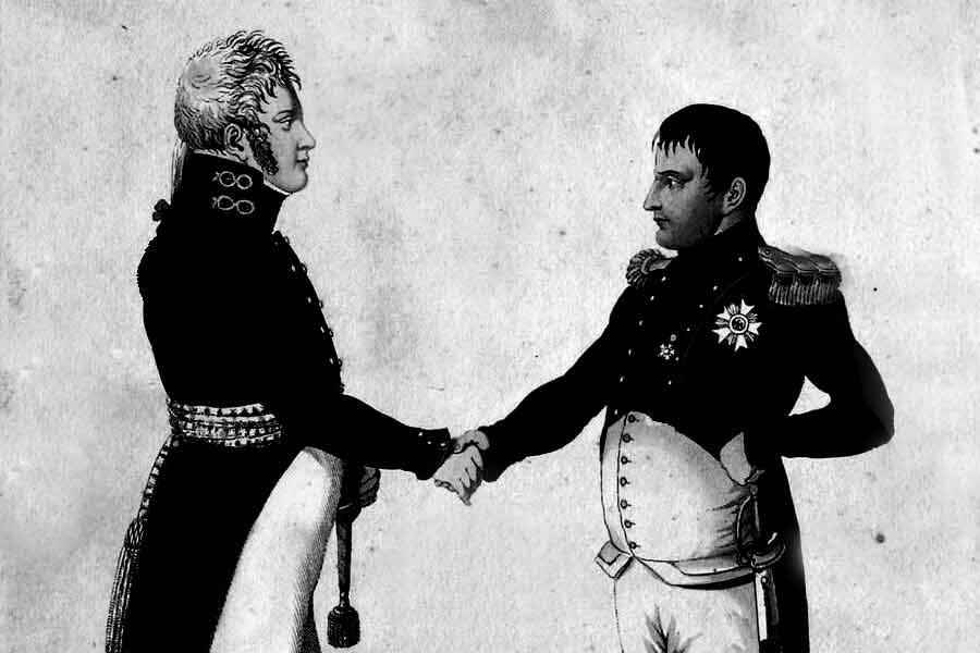 নেপোলিয়ান এবং প্রথম আলেকজ়ান্ডারের মধ্যে টিলসিট চুক্তি স্বাক্ষরিত হয়েছিল। শর্ত অনুযায়ী ফ্রান্স এবং রাশিয়ার সেনা ভারত আক্রমণের উদ্দেশ্যে রওনাও দিয়েছিল। কিন্তু এ বার বাধা আসে অন্য দিক থেকে।