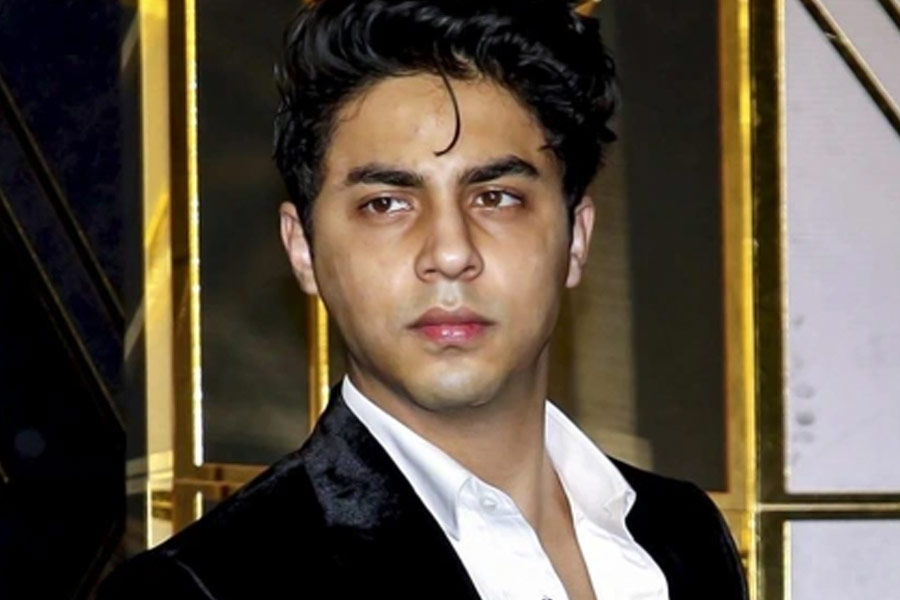 Aryan Khan spotted with a mystery girl and it\\\\\\\'s not Larissa