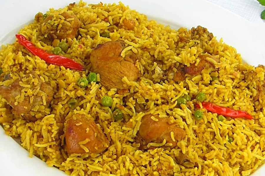 মুরগির মাংসের খিচুড়ি।