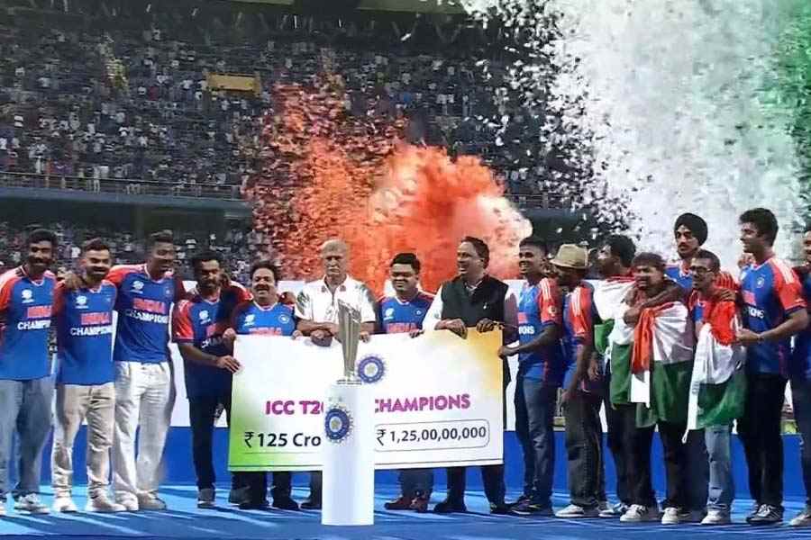 BCCI Prize Money Comparison: Amount Mahendra Singh Dhoni's Teams Earned In 2007, 2011 and 2013 with Rohit Sharmas team in 2024