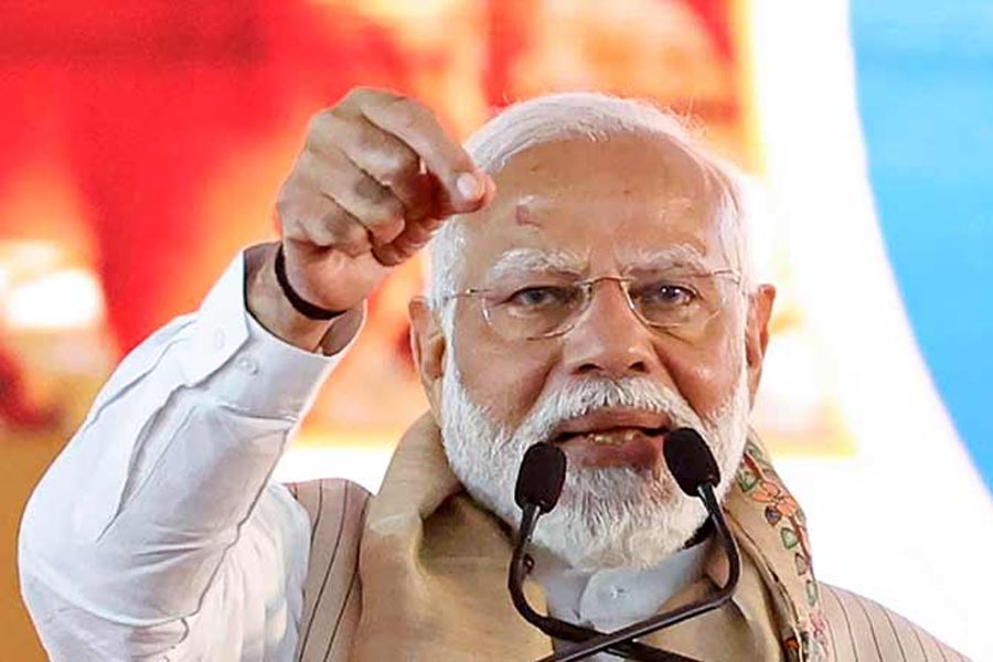 কেউ কেউ মোদীর এসসিও-তে না যাওয়ার সিদ্ধান্তের সঙ্গে ভারতে সদ্য শেষ হওয়া লোকসভা ভোটের ফলাফলের যোগও পাচ্ছেন। তাঁদের মতে, লোকসভায় বিজেপির অবস্থান খুব মজবুত নয়। তার মাঝে চিন নিয়ন্ত্রিত এসসিও বৈঠকে গেলে বিরোধীরা সমালোচনা করার সুযোগ পেয়ে যাবে।