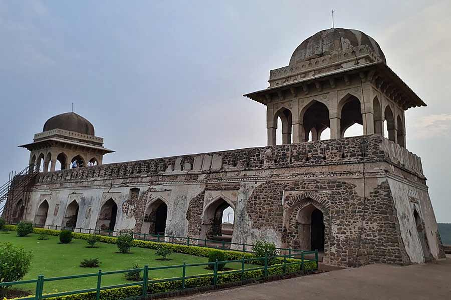 The mysterious life of Indian playwright and novelist Swadesh Deepak