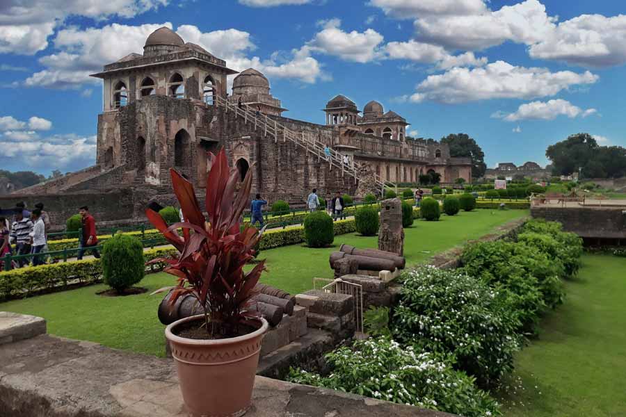 The mysterious life of Indian playwright and novelist Swadesh Deepak