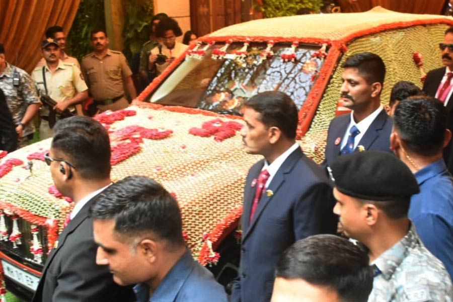 Baraat leaves Antilia for Anant Ambani and Radhika Merchant's Grand wedding