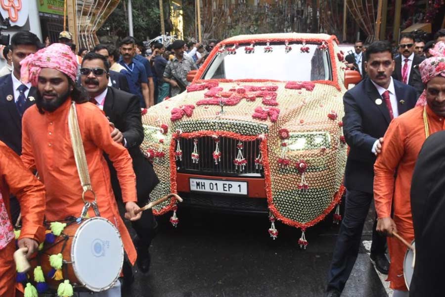 Baraat leaves Antilia for Anant Ambani and Radhika Merchant's Grand wedding