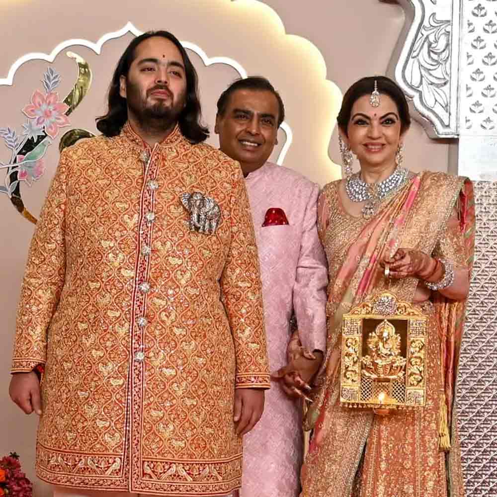 Baraat leaves Antilia for Anant Ambani and Radhika Merchant's Grand wedding