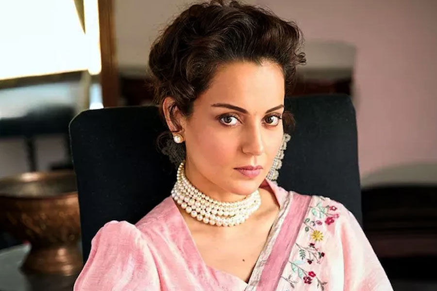 শুধুমাত্র অক্ষয় নন, অনন্ত-রাধিকার বিয়ের অনুষ্ঠানে অনুপস্থিত ছিলেন বলিপাড়ার অন্য তারকারাও। এই তালিকায় রয়েছে বলি অভিনেত্রী কঙ্গনা রানাউতের নাম।