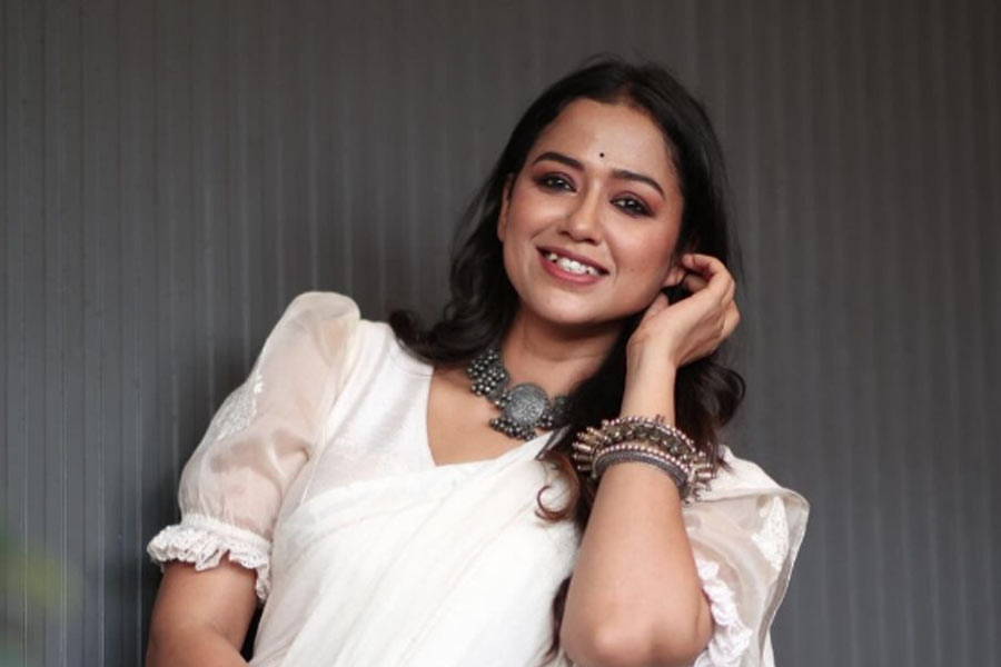 কখনওই খুব বেশি আড়ম্বর করে বিয়ে করতে চাননি সোহিনী। সেই মতোই কাছের মানুষদের সঙ্গে নিয়ে বিশেষ এই দিনটা উদ্‌যাপন করবেন। বিয়ের পরের দিনই হবে ঘরোয়া বৌভাত। তবে শীতকালে ইন্ডাস্ট্রির বন্ধুবান্ধবদের জন্য রিসেপশনের পার্টি দেবেন বলেই শোনা যাচ্ছে।