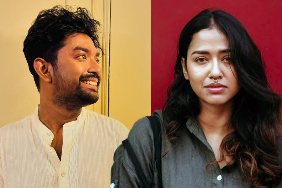 একটা সময় একসঙ্গে ছবি দিতে দ্বিধা থাকলেও এখন আর কোনও অসুবিধে নেই। আগামী ১৫ জুলাই ঘনিষ্ঠ বন্ধুবান্ধব, আত্মীয়স্বজনের উপস্থিতিতে শহর থেকে দূরে দক্ষিণ চব্বিশ পরগনার একটি খামারবাড়িতে আইনি বিয়ে সারবেন তাঁরা।