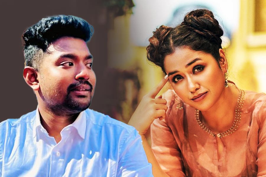 রাত পোহালেই নিজেদের জীবনের নতুন অধ্যায় শুরু করবেন গায়ক-নায়িকা। এ ভাবেই প্রেমে থাকুন যুগল, শুভেচ্ছা আনন্দবাজার অনলাইনের।