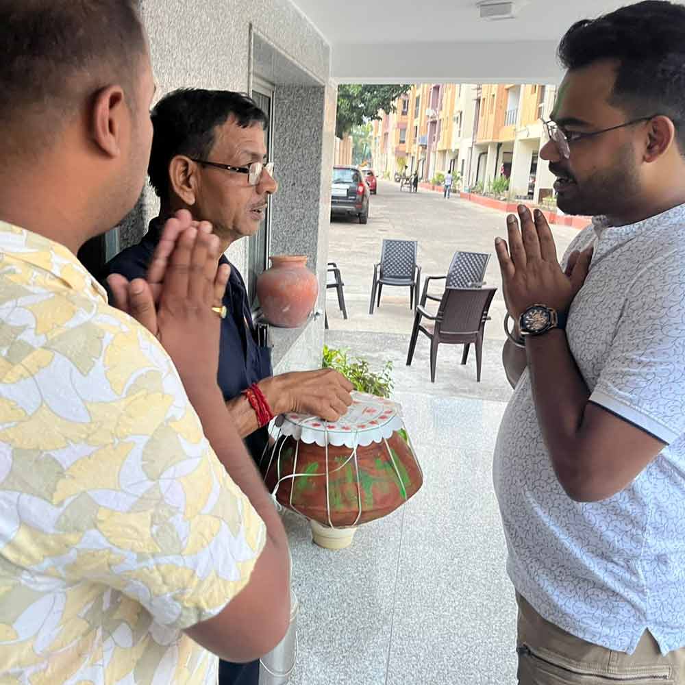 TMC Leader Kunal Ghosh sent 63 pieces of rosagolla to BJP Candidate Kalyan Chaub's house