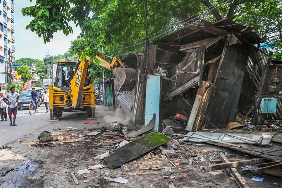 আবার উচ্ছেদ। এবার কোতোয়ালি থানা সংলগ্ন রাস্তার পাশে সরকারি জমিতে। নদিয়ার কৃষ্ণনগরে ।