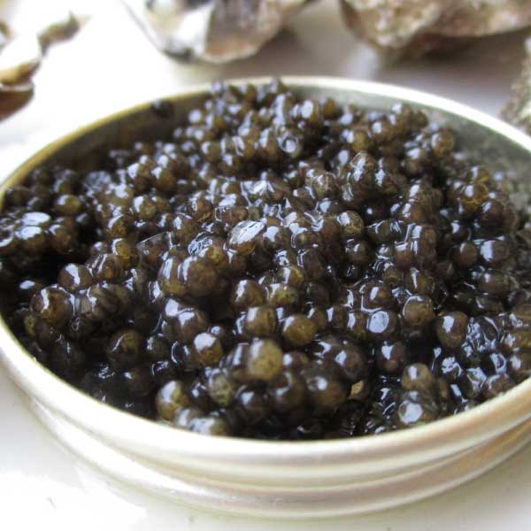 ছোট আকারের কৌটোয় ক্যাভিয়ার ভরে বিক্রি করা হয়। এর স্বাদ সাধারণত নোনতা।