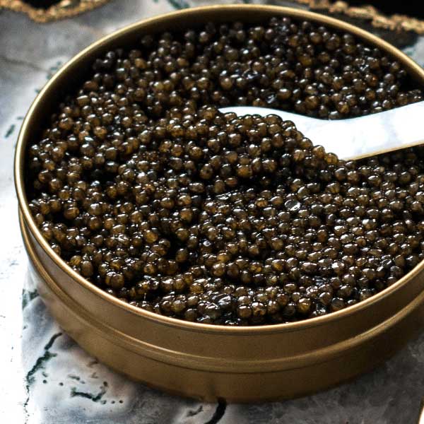 ক্যাভিয়ারের মান অনুযায়ী তার স্বাদেরও বদল হয়। কোনও ক্যাভিয়ার খেতে বাদামের মতো। কোনও ক্যাভিয়ারের স্বাদ আবার মাখনের মতো।