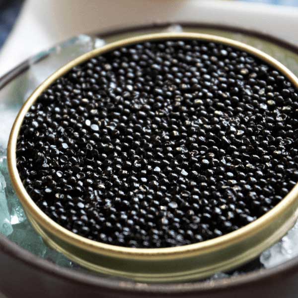 কোনও খাবারের উপর ড্রেসিং করতে সাধারণত ক্যাভিয়ার ব্যবহৃত হয়। সুরাপানের সময়েও অনেকে ক্যাভিয়ার খেয়ে থাকেন।