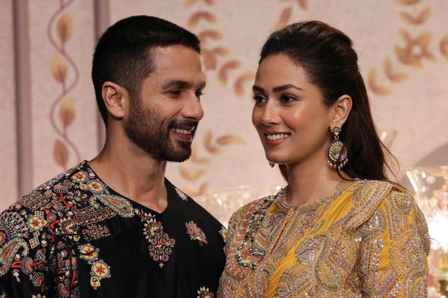 ফুচকা থেকে হরেক রকমের চাট, দইবড়া, শিঙাড়া থেকে শুরু করে তালিকায় ছিল অনেক কিছু।