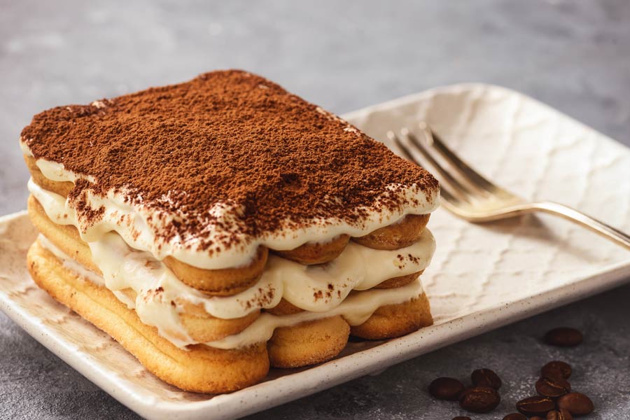 ডেসার্টের তালিকায় ছিল তিরামিসুও। তার উপর সাজানো ছিল বিশ্বের সবচেয়ে দামি মাছের ডিম ক্যাভিয়ার।