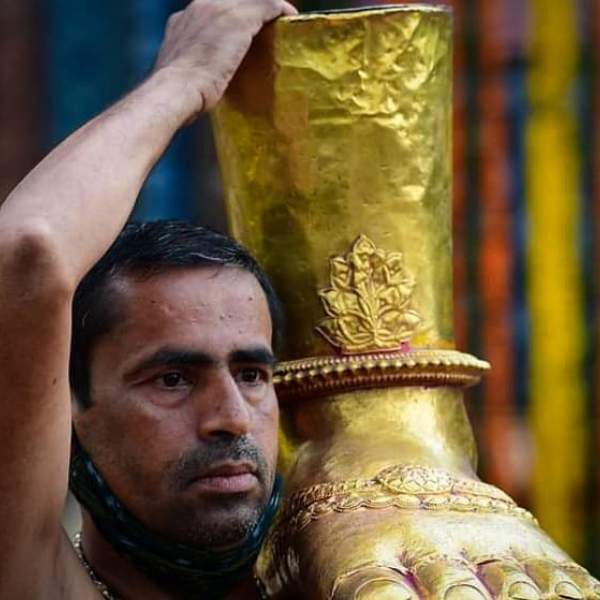 রয়েছ জগন্নাথ এবং বলভদ্রের সোনার পা-ও। ভিতরের রত্নকক্ষে আছে ৭৪টি সোনার গহনা। প্রত্যেকটির ওজন কমপক্ষে ১ কেজি করে।