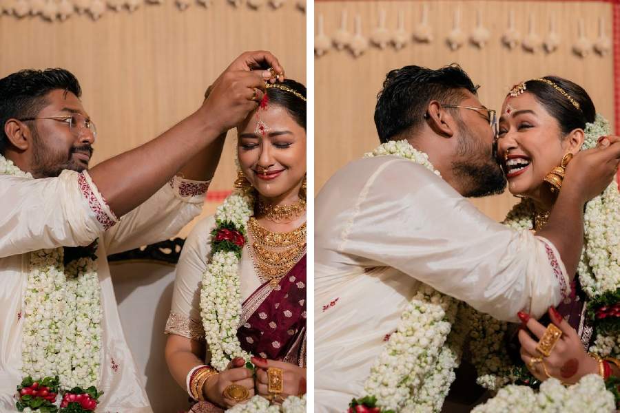 Sohini Sarkar and Shovan Ganguly got married on July 15th and here\\\\\\\\\\\\\\\\\\\\\\\\\\\\\\\\\\\\\\\\\\\\\\\\\\\\\\\\\\\\\\\\\\\\\\\\\\\\\\\\\\\\\\\\\\\\\\\\\\\\\\\\\\\\\\\\\\\\\\\\\\\\\\\'s their first picture as newlyweds