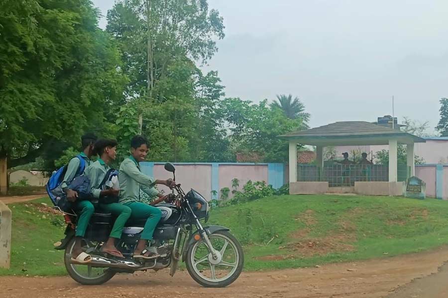 স্কুলের পোশাকেও মোটরবাইক নিয়ে গ্রাম পাহারায়।