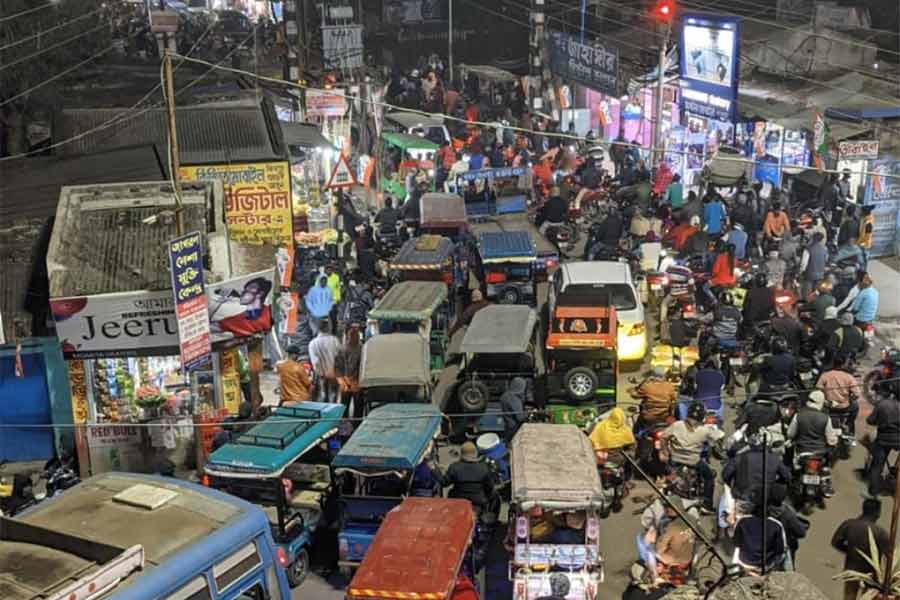 পাঁচরাহা রেল গেটে যানজট।