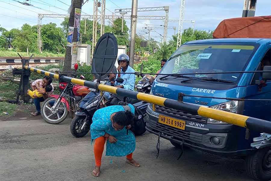 তালিত রেলগেটে। নিজস্ব চিত্র