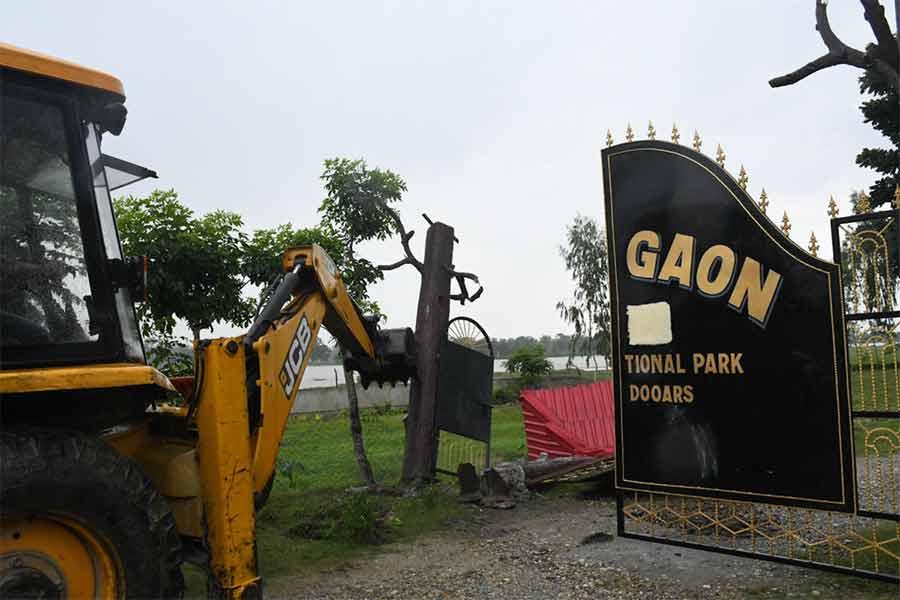 Administration demolished a Resort Gate that was build in government land at Lataguri