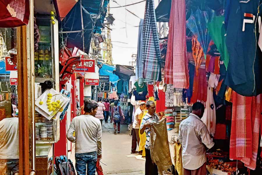 Report of the town vending committee on the removal of hawkers from 58 road junctions in Kolkata