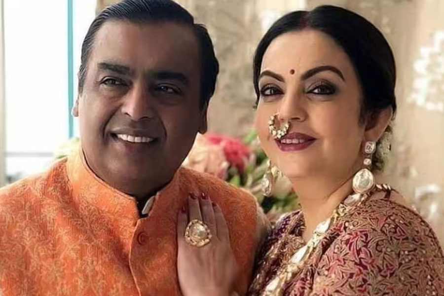 Mukesh Ambani threw most expensive birthday party for his wife Nita Ambani worth 220 crore rupees
