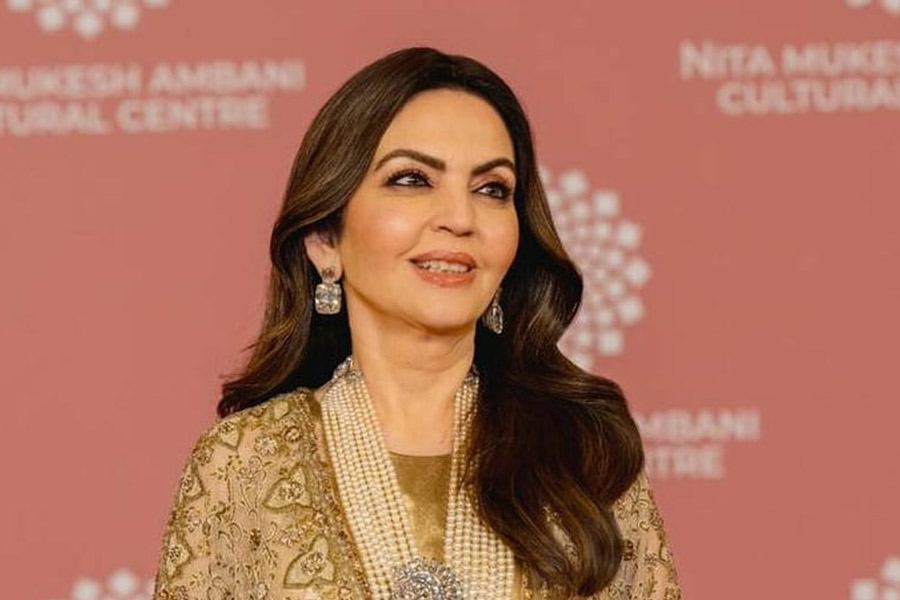 Mukesh Ambani threw most expensive birthday party for his wife Nita Ambani worth 220 crore rupees