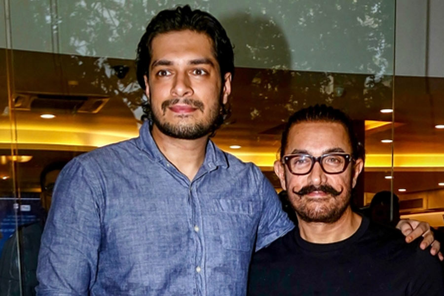 (বাঁ দিকে) জুনেইদ খান (ডান দিকে) আমির খান।