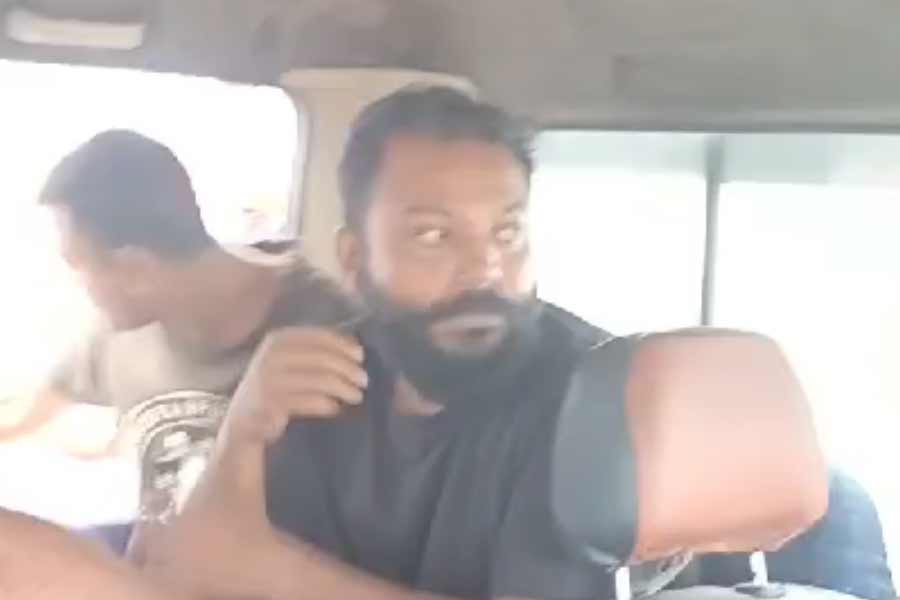 স্বাস্থ্য পরীক্ষার জন্য নিয়ে যাওয়া হচ্ছে রাহুল গুপ্তকে।
