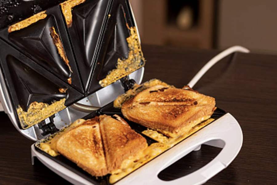 Step-by-step guide to clean sandwich maker