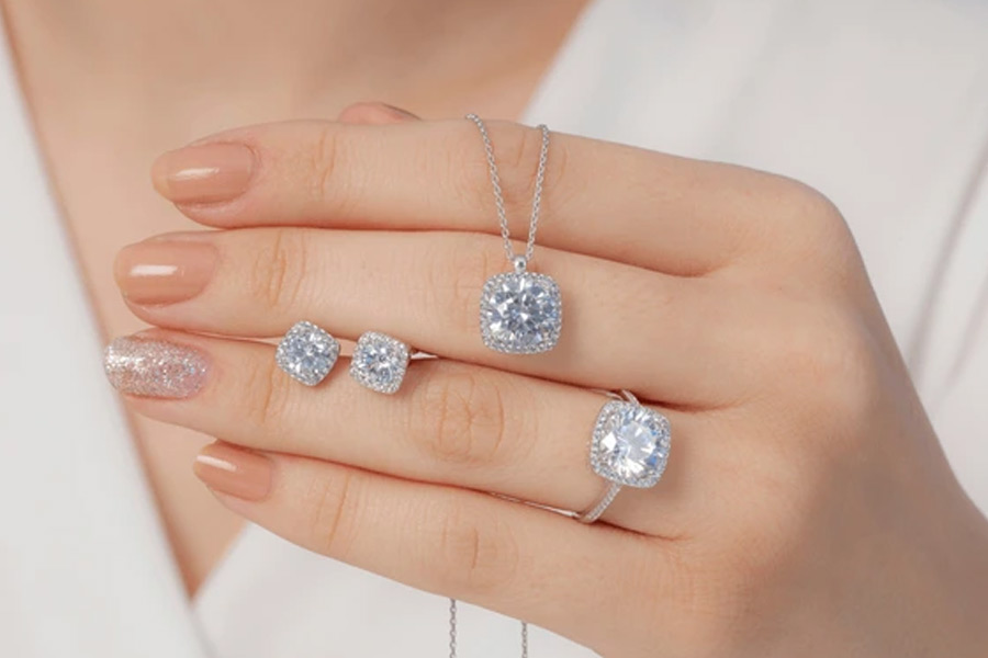 Expert tips to take care of your Diamond Jewellery