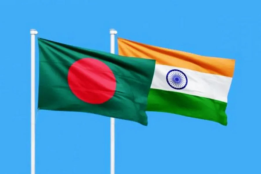 বুকের উপর কাঁটাতার। তা হোক। তবু মনের উপর আগল দেয় কে! বছরের পর বছর এ পার বাংলা আর ও পার বাংলার সাংস্কৃতিক আদানপ্রদান চলছেই। এই যৌথ উদ্যোগে গড়ে ওঠে নানা আঙ্গিকের শিল্প। আসলে ভাষার যোগে যে নাড়ির টান! বাংলাদেশ স্বাধীন হওয়ার পর থেকেই ভারতের সঙ্গে যৌথ ভাবে নির্মিত হয়েছে বাংলা চলচ্চিত্র। কখনও সেই সব ছবির ভিত্তি অদ্বৈত মল্লবর্মণ বা মানিক বন্দ্যোপাধ্যায়, সুনীল গঙ্গোপাধ্যায়ের উপন্যাস। আবার কখনও অন্য ভাষার ছবির রিমেক। কখনও সেই সব ছবি জিতেছে আন্তর্জাতিক পুরস্কার। কখনও দর্শক ভরিয়ে দিয়েছেন ভালবাসায়। কখনও বা বক্স অফিসে সফল যৌথ নির্মাণের ছবি।