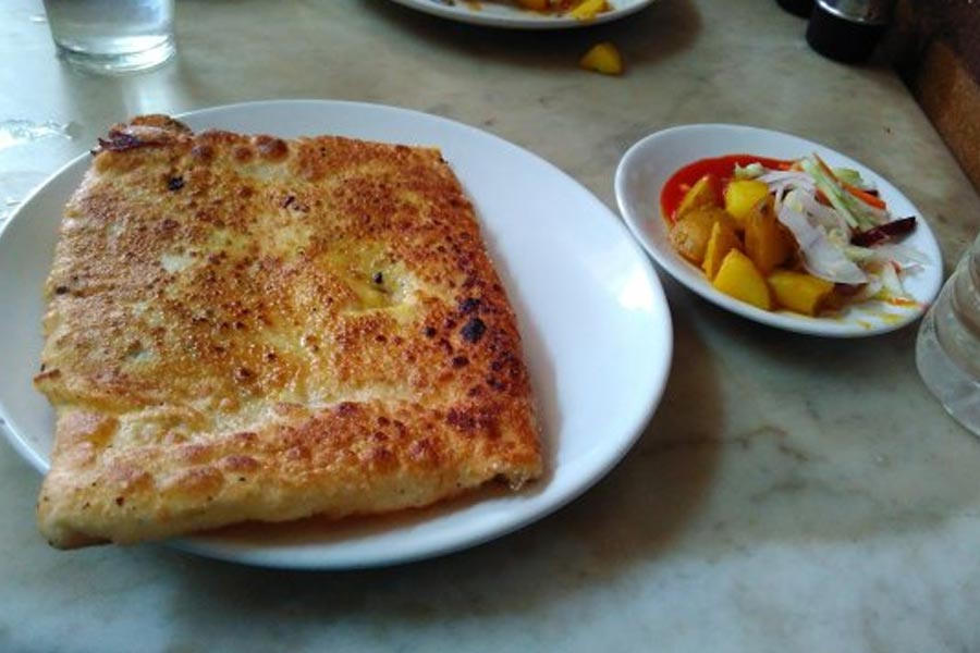 Top food joints in Kolkata to get best Mughlai Paratha
