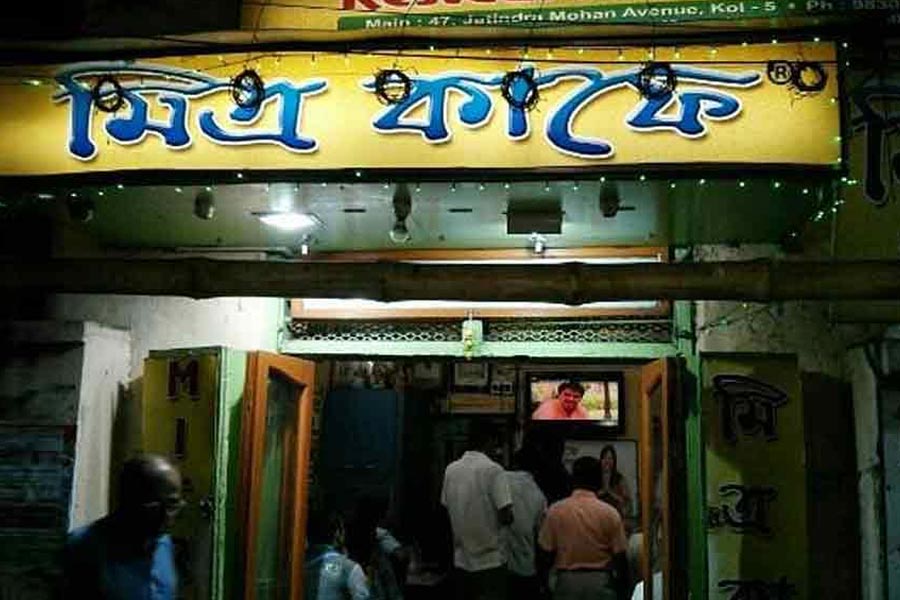 Top food joints in Kolkata to get best Mughlai Paratha