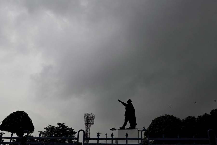 Heavy rain forecast in 5 district of north Bengal also warning for south bengal