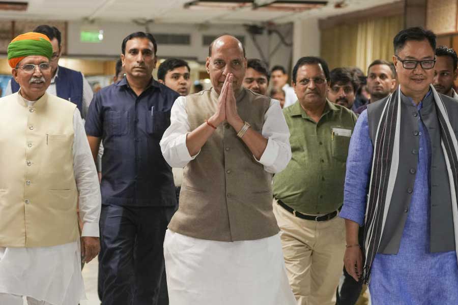 Rajnath Singh makes an appeal to Opposition at all-party meet