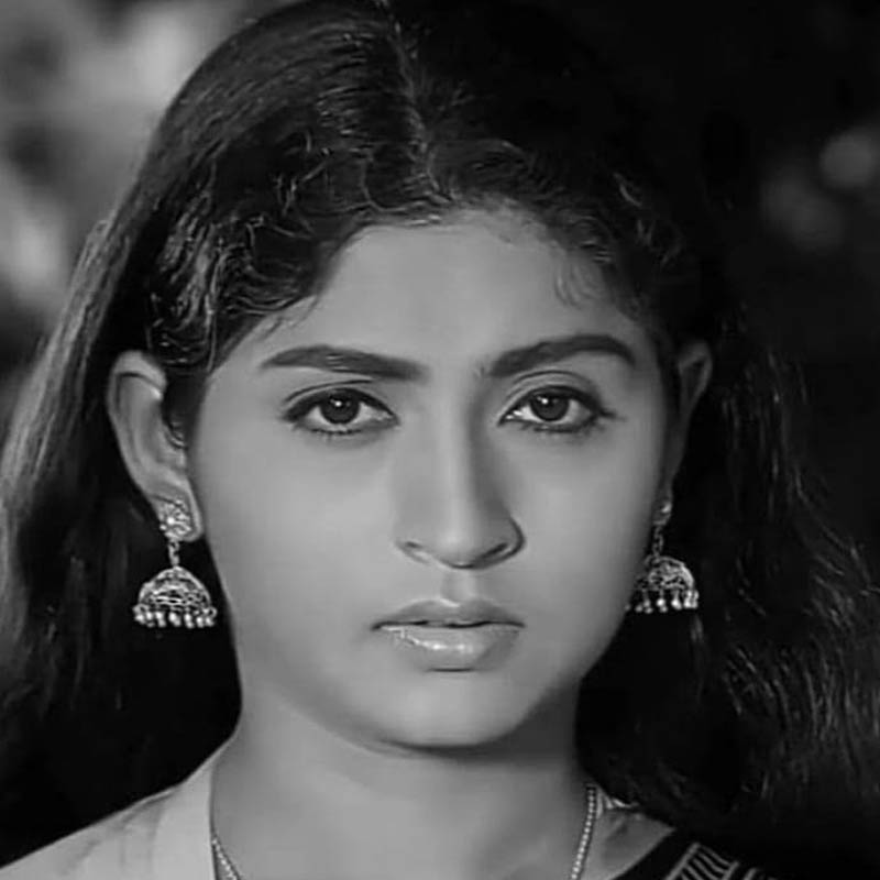 তাঁকে নিয়ে গুঞ্জনের আঁচ মহুয়ার কানেও পৌঁছত। তিনি বেশ কিছু সাক্ষাৎকারে জানিয়েছিলেন, যতটা রটেছে ততটাও ঘটেনি। তিনি বদমেজাজি নন। কাজে ফাঁকি দেননি কখনও। কারও সঙ্গে দুর্ব্যবহার করেননি। কোনও নায়ককে অকারণ বিরক্ত করতেন না। কিন্তু ইন্ডাস্ট্রি বলে, তৎকালীন নায়িকাদের মধ্যে তিনি বেপরোয়া, একরোখা, ঠোঁটকাটা, জেদি এবং দুঃসাহসী। তার ছাপ পড়েছিল ব্যক্তিজীবনেও।