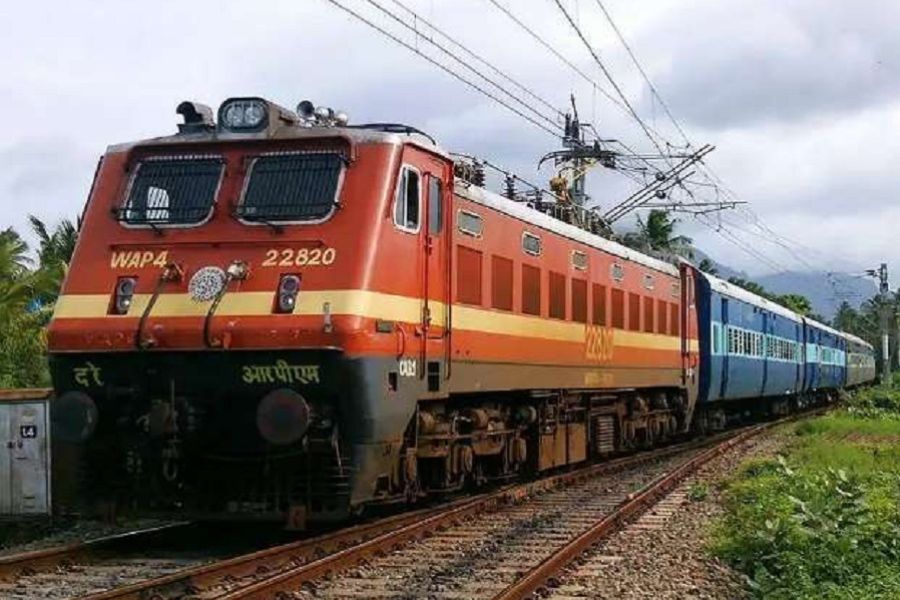 2 arrested from Kumbh Express in Asansol with foreign liquor bottles dgtld