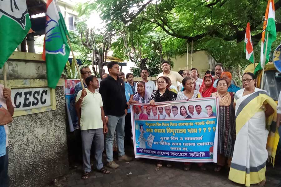 বিদ্যুৎ মাসুল বৃদ্ধির প্রতিবাদ কংগ্রেসের। ম্যান্ডেভিল গার্ডেন্সে।