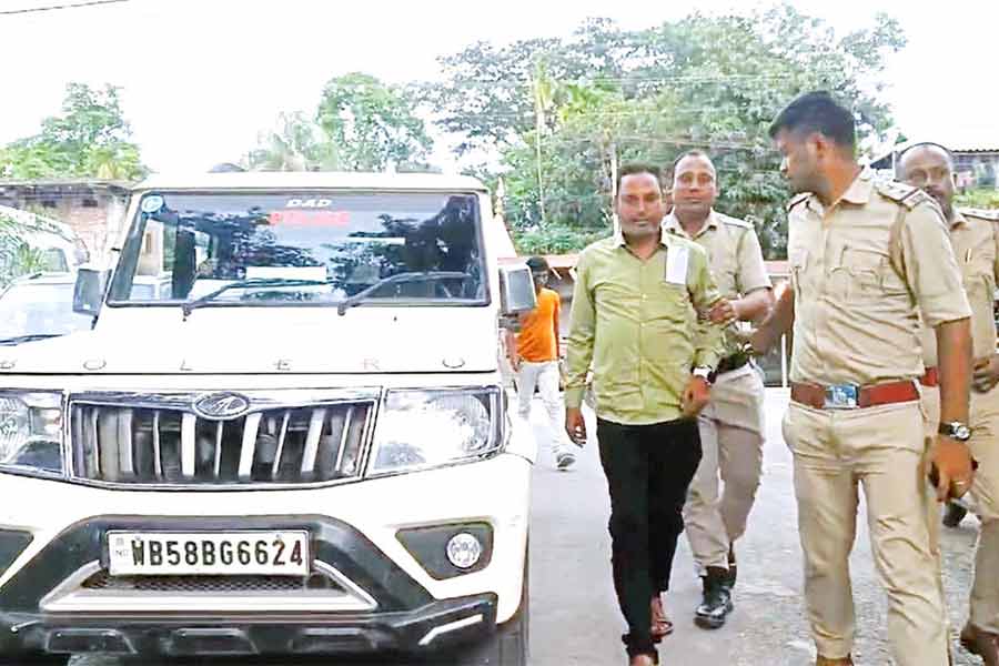 জমির মামলাতেই গ্রেফতার হলেন নকশালবাড়ির তৃণমূল নেতা আশরাফ আনসারি। 