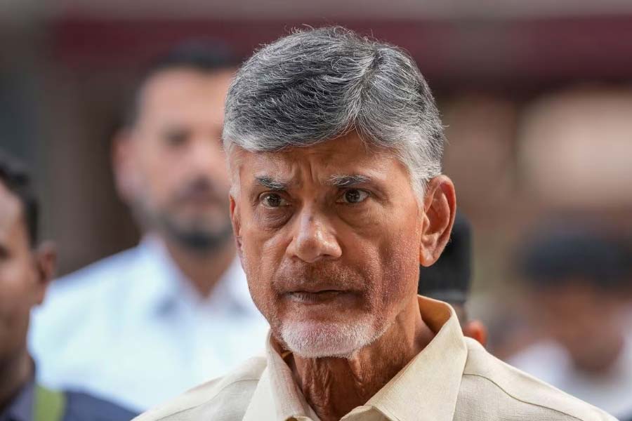 টিডিপি নেতা তথা অন্ধ্রের মুখ্যমন্ত্রী চন্দ্রবাবু নায়ডু এবং জেডিইউ নেতা তথা বিহারের মুখ্যমন্ত্রী নীতীশ কুমার দীর্ঘ দিন ধরে তাঁদের রাজ্যকে বিশেষ রাজ্যের তকমা বা স্পেশ্যাল ক্যাটেগরি স্টেটাস (এসসিএস) দেওয়ার দাবি জানাচ্ছেন। এ বার লোকসভা নির্বাচনে একক সংখ্যাগরিষ্ঠতা পায়নি বিজেপি। এই পরিস্থিতিতে কেন্দ্রে সরকার বাঁচাতে দুই শরিককে সম্পূর্ণ উপেক্ষা করাও বিজেপির পক্ষে কঠিন।