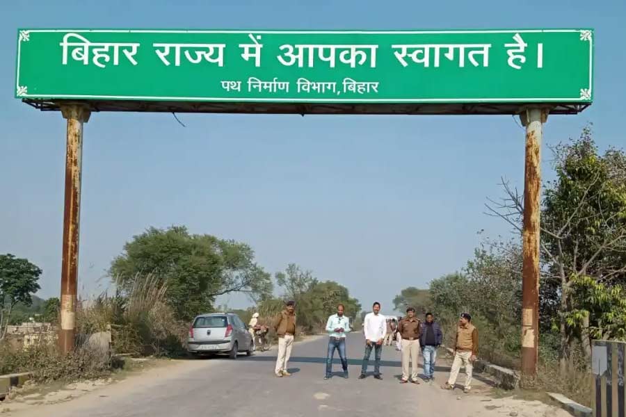 বিহার সরকারের যুক্তি, ঝাড়খণ্ড আলাদা রাজ্য হয়ে যাওয়ার পর একাধিক খনি, শিল্প নিয়ে গিয়েছে। ফলে বিহারের অর্থনৈতিক অগ্রগতি থমকে গিয়েছে। দেখা গিয়েছে শিল্প, কর্মসংস্থান এবং খনিজ পদার্থের আকাল।